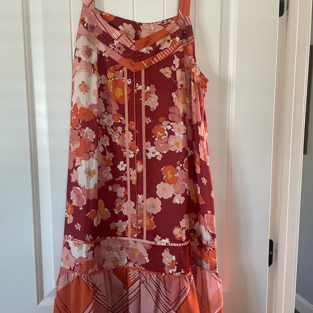 Absolutely gorgeous, sleeveless summer dress.. bought off of Anthropologie